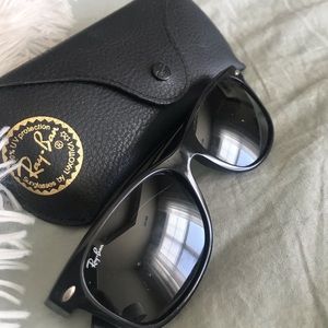 Black Ray-Bans